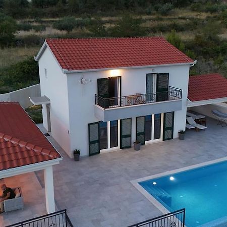 Secluded House - Guaranteed Privacy - Heated Pool Klis Exterior foto