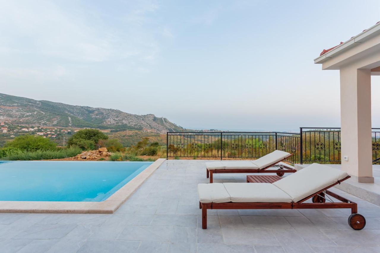 Secluded House - Guaranteed Privacy - Heated Pool Klis Exterior foto