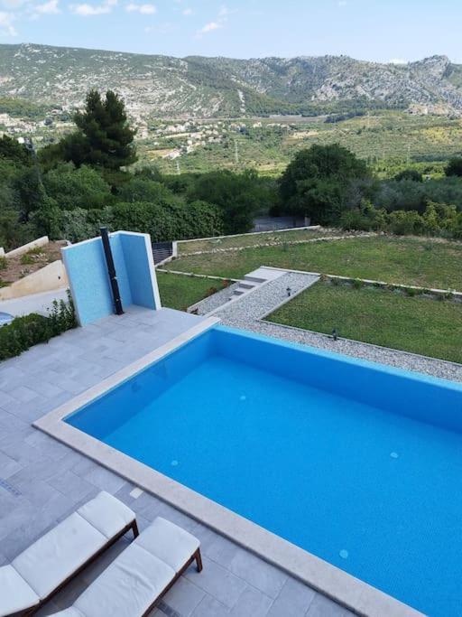 Secluded House - Guaranteed Privacy - Heated Pool Klis Exterior foto